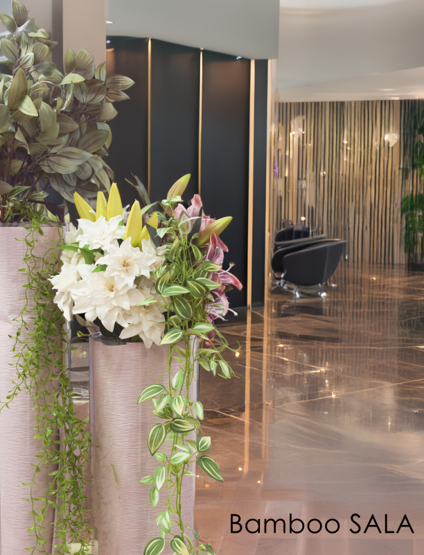 会員制施設,ロビー空間,装花,ホテル,フラワーディスプレイ,スタイリッシュ,アーティフィシャルフラワー,バンブーサラ,