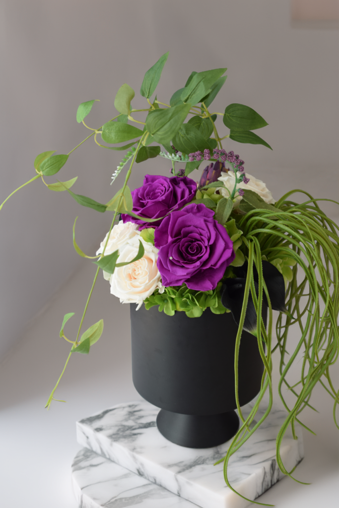 最高級のプリザーブドフラワーとアーティフィシャルフラワーを用いたインテリア性のあるモダンでスタイリッシュなフラワーギフト