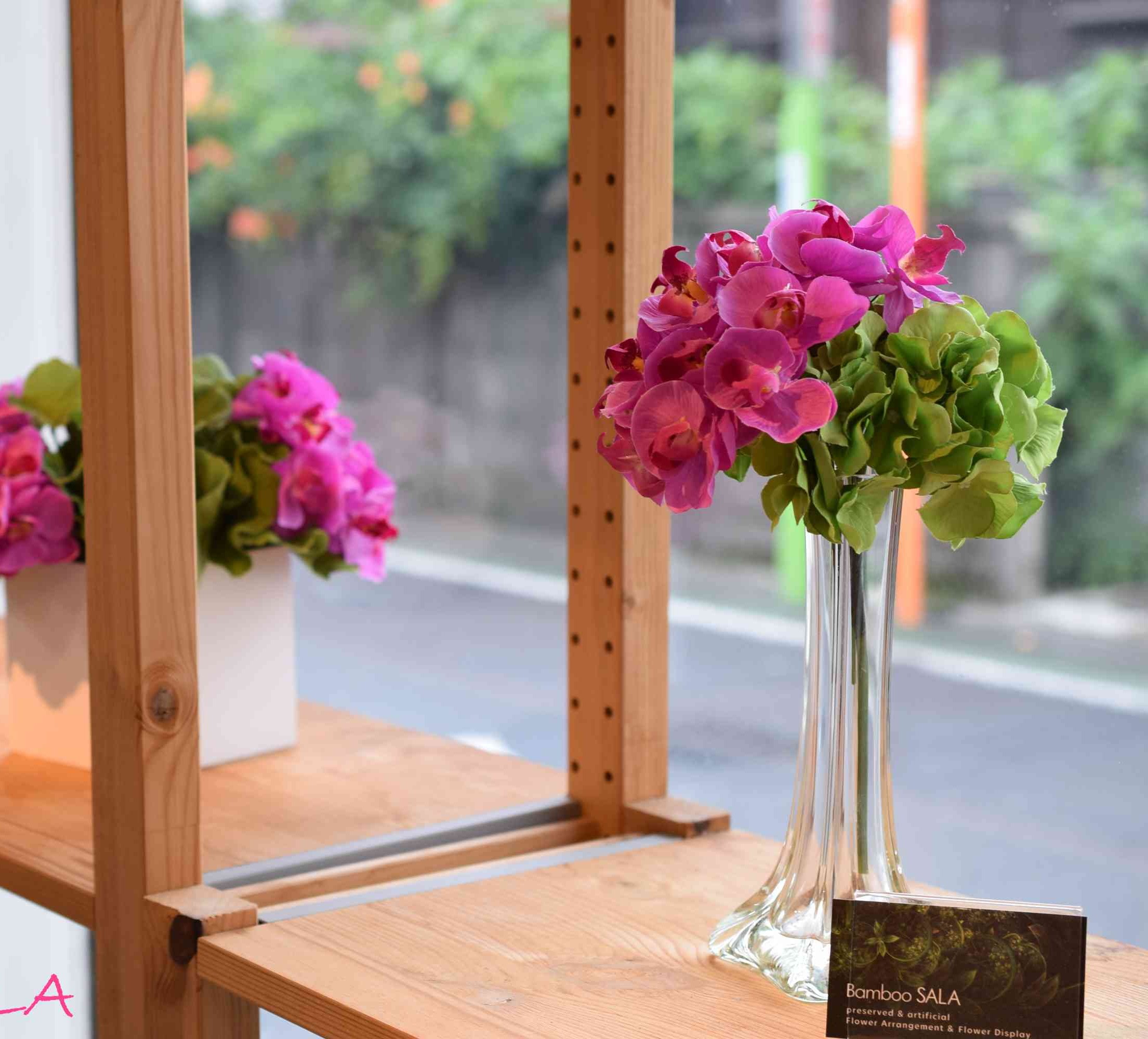 美容室を飾る定期装花。アーティフィシャルフラワー。